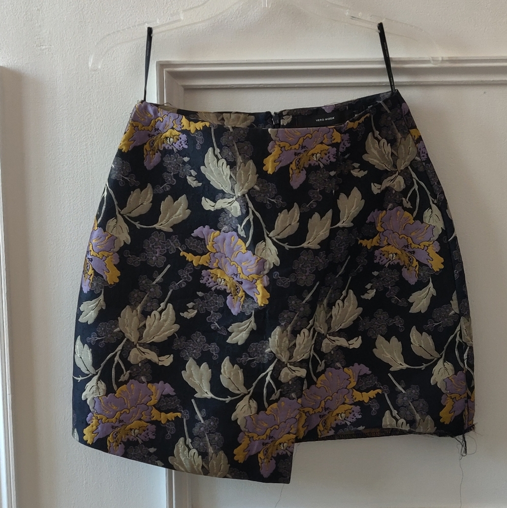 Jacquard mini skirt